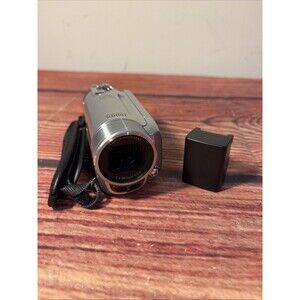 Canon FS10 30x Advanced Zoom Camcorder/Camera 8GB W/ New Battery - TESTED